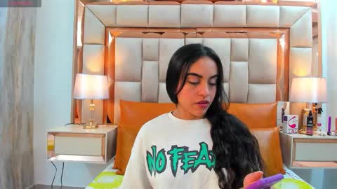 Snapshot of lesliebush chatting on 11-09-25, 11:08 LeslieBush online show from 11-09-25, 11:08