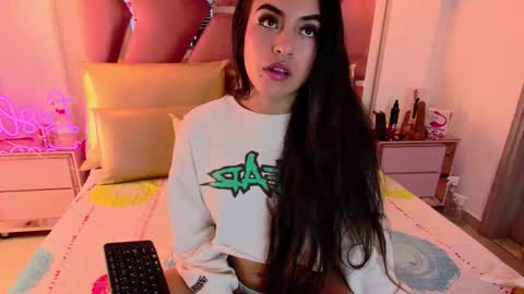 Snapshot of lesliebush chatting on 12-04-25, 12:58 LeslieBush online show from 12-04-25, 12:58