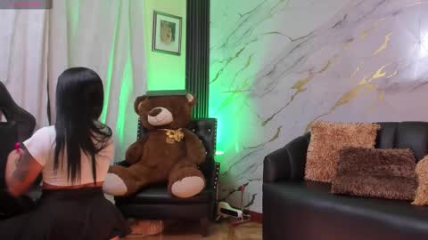 I am here from Monday to Friday from 730 am to 130 pm Colombia time and saturday from 500 am to 1000 am .... Soon Blue page online show from 10-15-25, 08:58