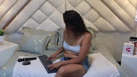 Snapshot of leslyflorez chatting on 02-05-25, 09:50 Lesly online show from 02-05-25, 09:50