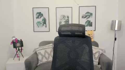 Snapshot of leslyflorez chatting on 02-12-25, 08:07 Lesly online show from 02-12-25, 08:07