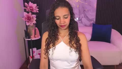 Snapshot of leslyflorez chatting on 09-24-25, 04:27 Lesly online show from 09-24-25, 04:27