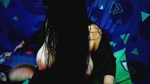 Snapshot of leslymoon90 chatting on 12-19-24, 12:56 Lesly moon online show from 12-19-24, 12:56