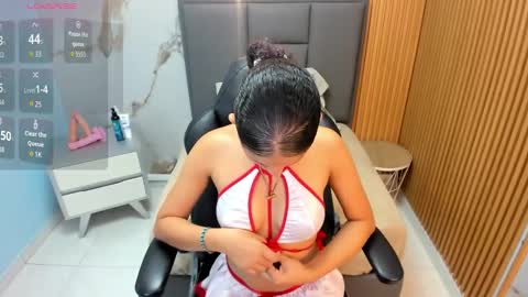 Snapshot of leslysimpson chatting on 02-12-26, 01:17 online show from 02-12-26, 01:17