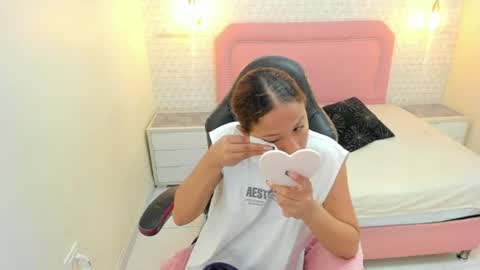Snapshot of leslysimpson chatting on 06-30-26, 12:28 online show from 06-30-26, 12:28