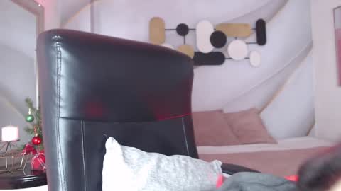 Snapshot of lessboobs_gh chatting on 12-15-24, 11:23 Less online show from 12-15-24, 11:23