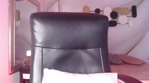 Snapshot of lessboobs_gh chatting on 12-24-24, 04:19 Less online show from 12-24-24, 04:19