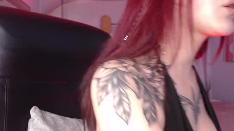 Snapshot of lessboobs_gh chatting on 12-29-24, 02:52 Less online show from 12-29-24, 02:52