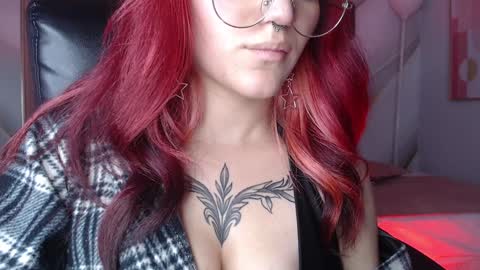 Snapshot of lessboobs_gh chatting on 01-18-25, 05:59 Less online show from 01-18-25, 05:59