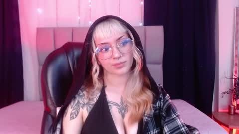 Less  online show from 02-05-25, 02:59