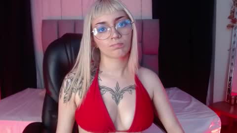 Snapshot of lessboobs_gh chatting on 03-01-25, 05:49 Less online show from 03-01-25, 05:49