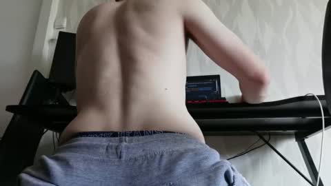 Snapshot of lestaro chatting on 06-12-26, 01:32 neoglo online show from 06-12-26, 01:32