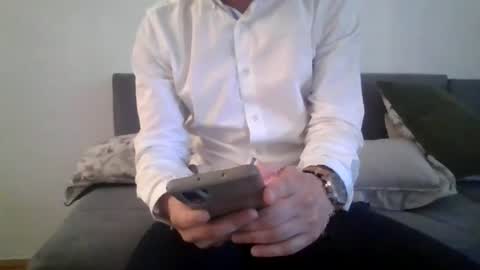 Snapshot of lestaro chatting on 06-14-26, 07:21 neoglo online show from 06-14-26, 07:21
