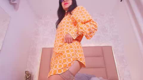 Leti White online show from 12-19-25, 09:44