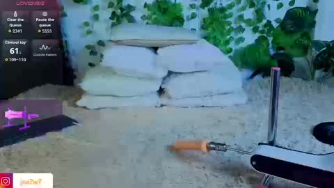 Levi  online show from 09-15-25, 01:44