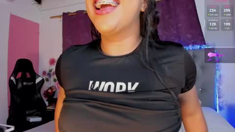 Snapshot of lexa_murphy1 chatting on 07-15-26, 01:33 xiara online show from 07-15-26, 01:33