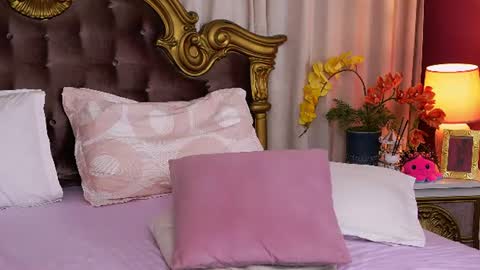 Snapshot of lexi_luna18 chatting on 07-23-26, 08:18 Luna online show from 07-23-26, 08:18