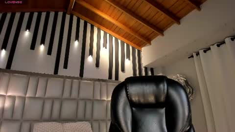 Snapshot of lexiewayne chatting on 06-11-26, 12:32 Lexie online show from 06-11-26, 12:32