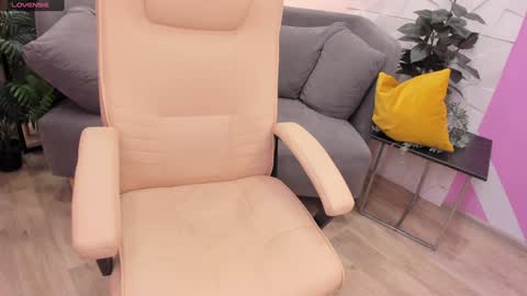 Lexi online show from 01-20-25, 01:00