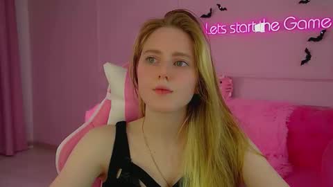 Snapshot of lexireadway chatting on 10-18-25, 06:30 Lexi online show from 10-18-25, 06:30