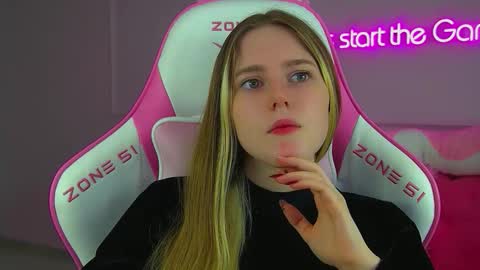 Snapshot of lexireadway chatting on 11-25-25, 06:46 Lexi online show from 11-25-25, 06:46