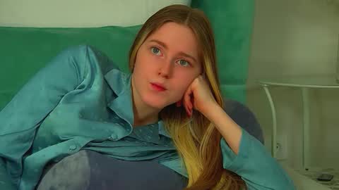 Snapshot of lexireadway chatting on 11-26-25, 06:47 Lexi online show from 11-26-25, 06:47