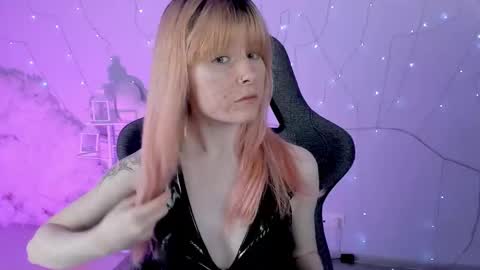 Snapshot of lexiwenford chatting on 02-13-25, 05:48 Lexi Wenford NO NUDE GODDESS online show from 02-13-25, 05:48