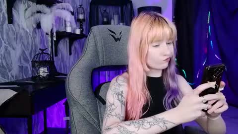 Snapshot of lexiwenford chatting on 08-08-26, 06:59 Lexi Wenford NO NUDE GODDESS online show from 08-08-26, 06:59