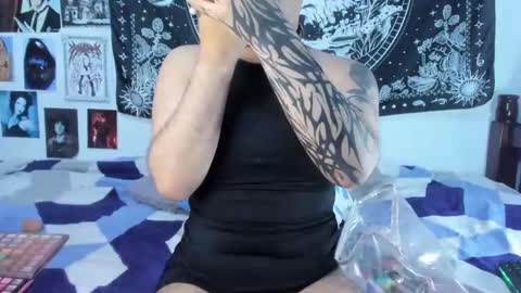 Snapshot of lexxxx_2 chatting on 02-13-25, 08:45 LEXXY online show from 02-13-25, 08:45