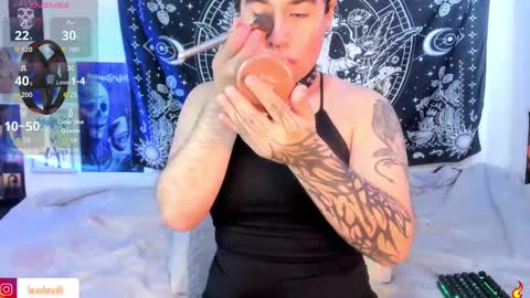 Snapshot of lexxxx_2 chatting on 10-19-25, 02:07 LEXXY online show from 10-19-25, 02:07