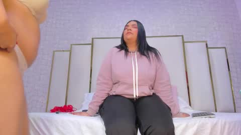 lexy and mia online show from 12-17-25, 03:12