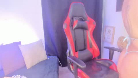 Snapshot of lexy_evanss chatting on 10-08-25, 08:12 Lex online show from 10-08-25, 08:12