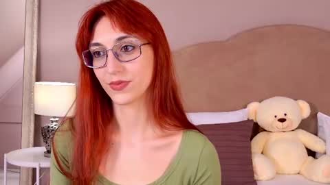 Snapshot of leyaatwood chatting on 06-23-26, 04:27 leyaatwood online show from 06-23-26, 04:27