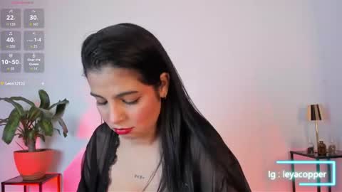 Snapshot of leyacopper chatting on 07-23-26, 11:35 Leya online show from 07-23-26, 11:35