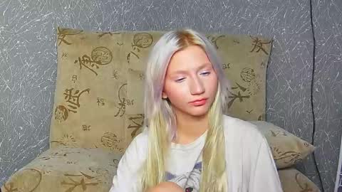 Snapshot of leyasaolee chatting on 09-15-25, 09:09 Leya online show from 09-15-25, 09:09