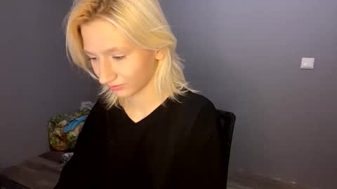 Snapshot of leyasaolee chatting on 11-28-25, 06:54 Leya online show from 11-28-25, 06:54