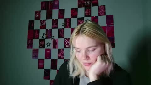 Snapshot of leyla_le chatting on 11-12-25, 07:09 Leyla online show from 11-12-25, 07:09