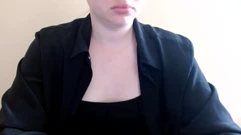 Snapshot of leyla_le chatting on 07-25-26, 06:00 Leyla online show from 07-25-26, 06:00