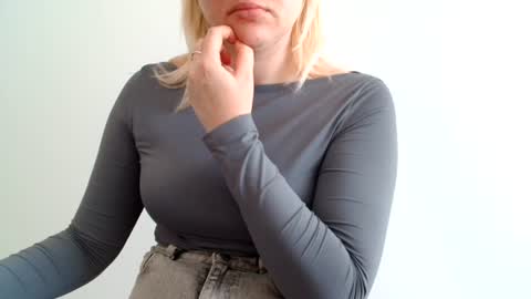 Snapshot of leyla_le chatting on 07-28-26, 05:58 Leyla online show from 07-28-26, 05:58