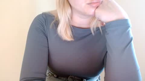 Snapshot of leyla_le chatting on 07-28-26, 11:17 Leyla online show from 07-28-26, 11:17