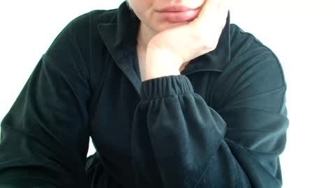 Snapshot of leyla_le chatting on 07-29-26, 06:11 Leyla online show from 07-29-26, 06:11