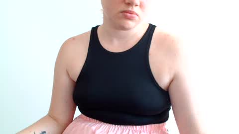 Snapshot of leyla_le chatting on 07-30-26, 06:12 Leyla online show from 07-30-26, 06:12