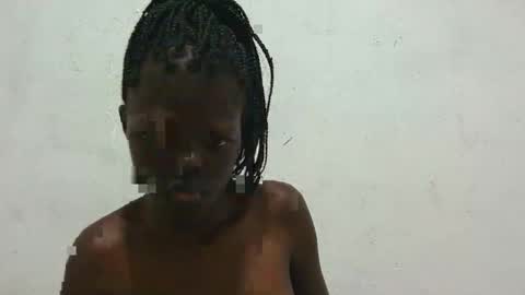 laylani69 online show from 05-18-26, 06:47