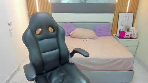 Snapshot of leynabraun chatting on 04-30-26, 01:06 online show from 04-30-26, 01:06