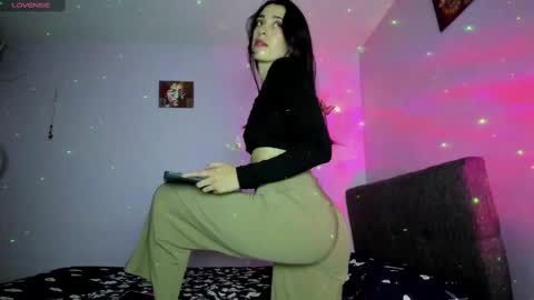 Snapshot of leynamadrigal chatting on 02-12-25, 11:09 Leyna online show from 02-12-25, 11:09