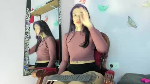 Snapshot of leynamadrigal chatting on 09-14-25, 10:31 Leyna online show from 09-14-25, 10:31