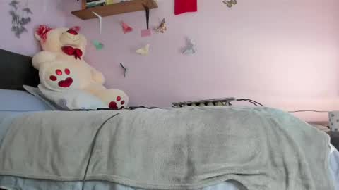 Snapshot of leynamadrigal chatting on 10-27-25, 06:23 Leyna online show from 10-27-25, 06:23