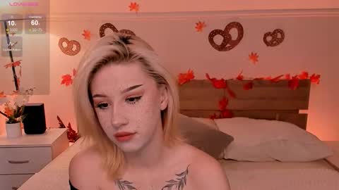 Snapshot of lezy_liza chatting on 09-19-25, 03:52 Lisa online show from 09-19-25, 03:52