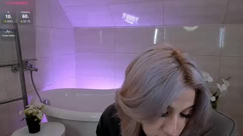 Snapshot of lezy_liza chatting on 09-26-25, 03:54 Lisa online show from 09-26-25, 03:54