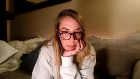 Hornystonerchick online show from 12-04-24, 05:27